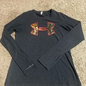 Under Armour  Long Sleeve Logo Tee size medium